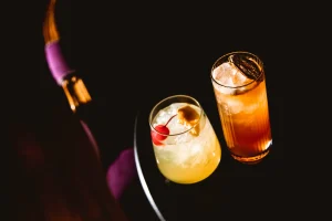 &phi;&omega;&tau;&omicron;&gamma;&rho;ά&phi;&iota;&sigma;&eta; cocktail &kappa;&alpha;&iota; &pi;&omicron;&tau;ώ&nu;, &delta;ύ&omicron; &pi;&omicron;&tau;ή&rho;&iota;&alpha;, &omicron;&pi;ί&sigma;&theta;&iota;&omicron;&sigmaf; &phi;&omega;&tau;&iota;&sigma;&mu;ό&sigmaf;, &phi;ό&nu;&tau;&omicron; &lambda;&epsilon;&pi;&tau;&omicron;&mu;έ&rho;&epsilon;&iota;&epsilon;&sigmaf; bar