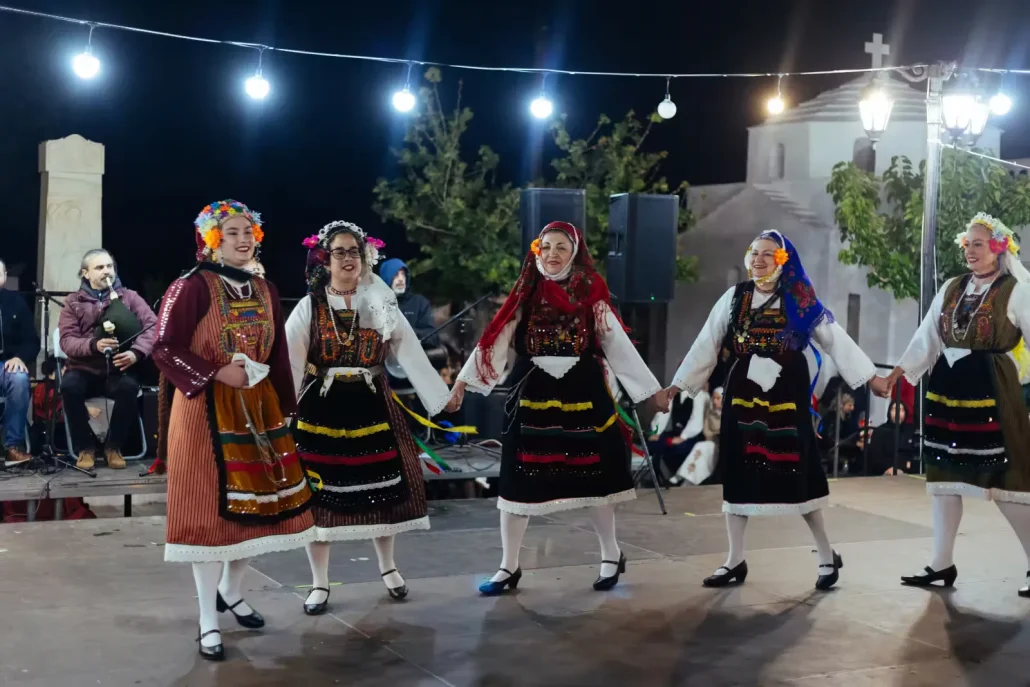 344 Ανεμόεσσα στης ανεμόεσσας τους ρυθμούς χορεύουμε αντάμα - φεστιβάλ χορού στη Σκύρο 2024