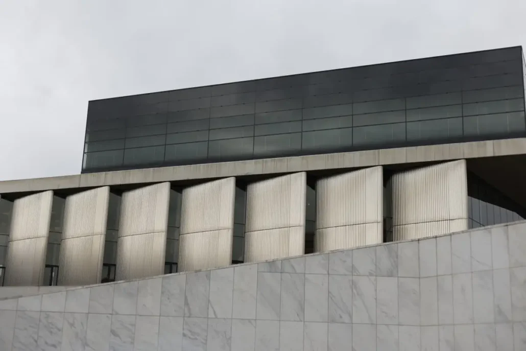 εξωτερική αρχιτεκτονική φωτογράφιση με έμφαση σε γραμμές δημοσίου κτηρίου εξωτερική αρχιτεκτονική φωτογράφιση με έμφαση σε γραμμές δημοσίου κτηρίου