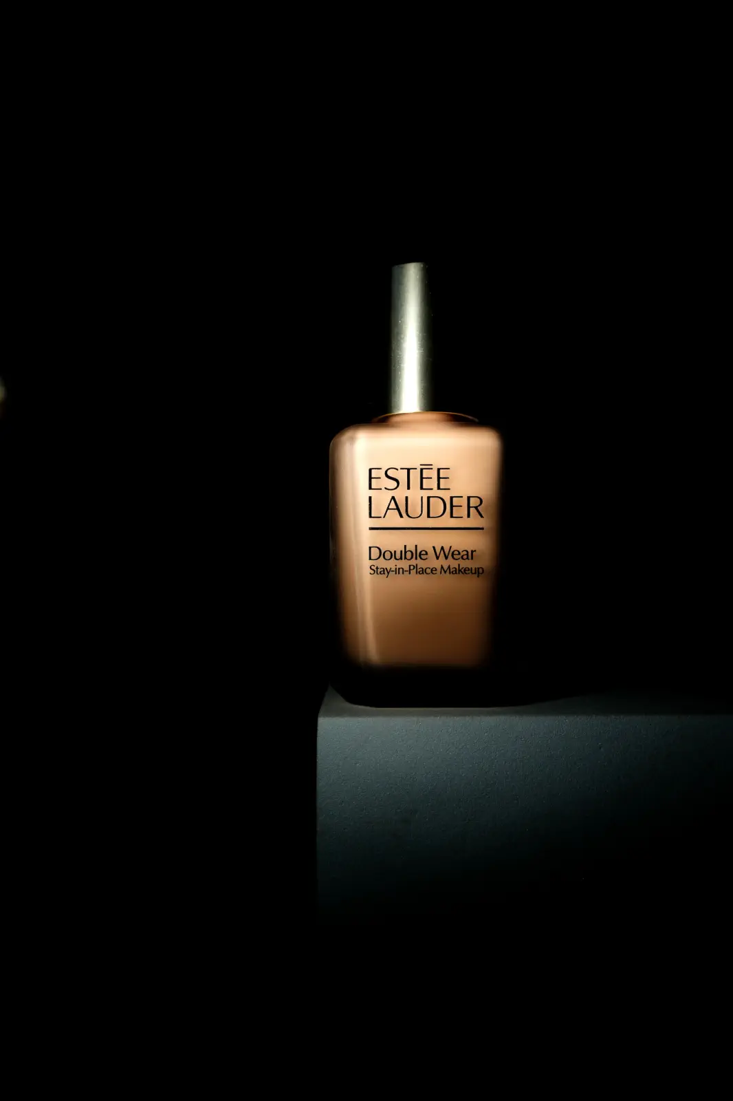 1010 260226 COSMETIC PHOTGRAPHY STUDIO (R-2) Select_2 cosmetic photography - υγρό makeup - τεχνικές φωτισμού - σκοτεινό backround - snapix