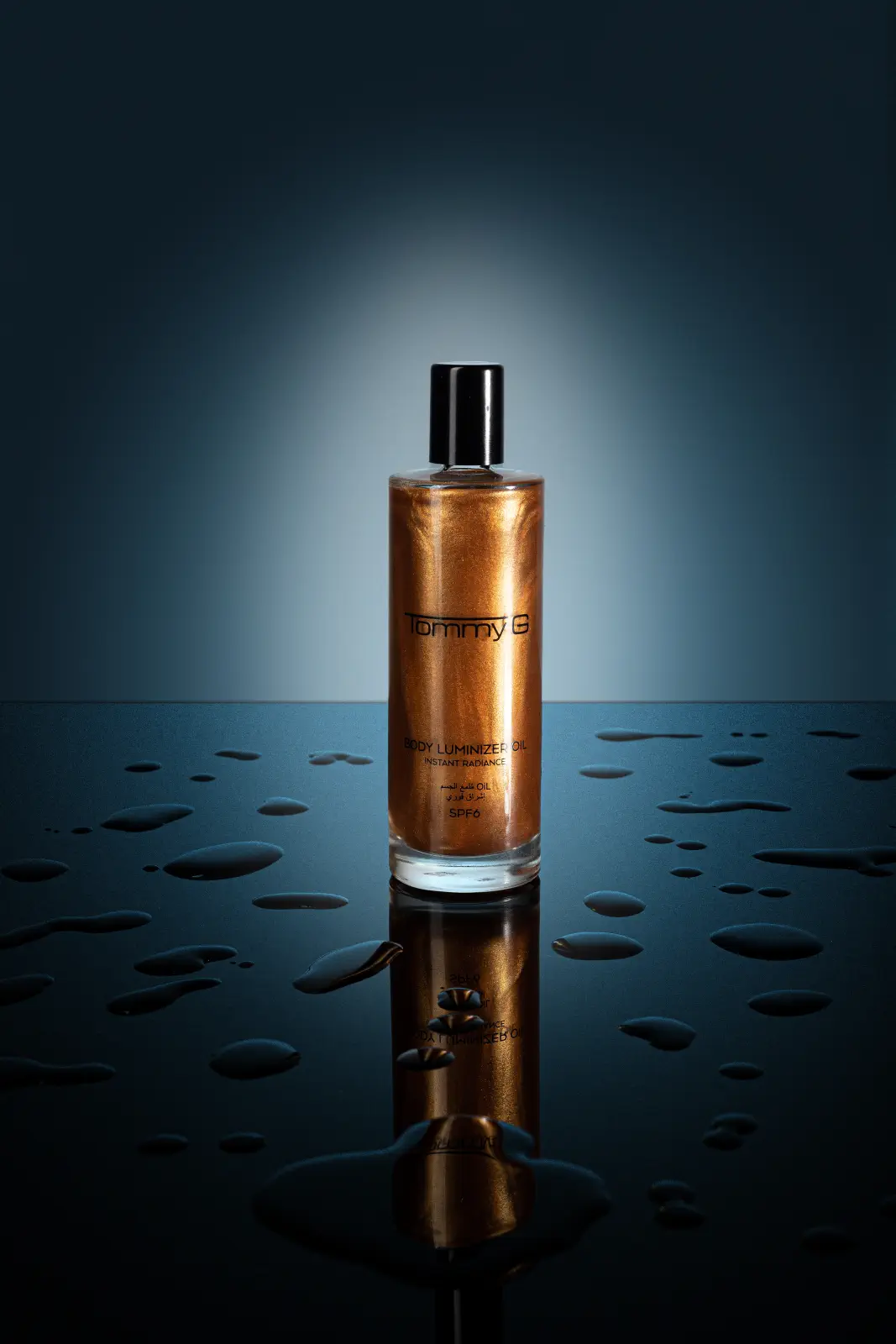 2589 20231009 TommyG (R-) (Second) copy_2 cosmetics photographer - body oil - water drops - light setup - studio lights - snapix
